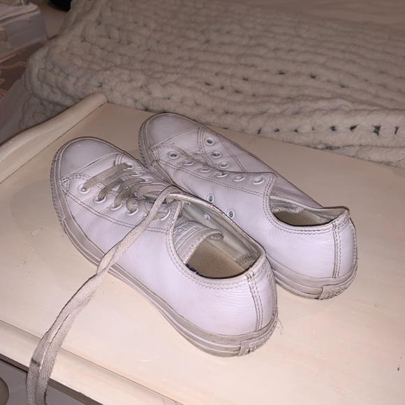 Used White Leather low top converse - Picture 2 of 4